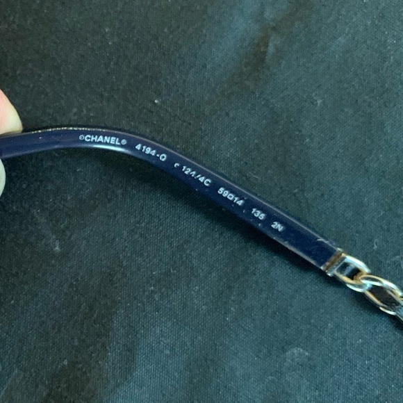 authentic CHANEL Lambskin Aviator Chain Sunglasses 4194-Q in Blue - Picture 8 of 9